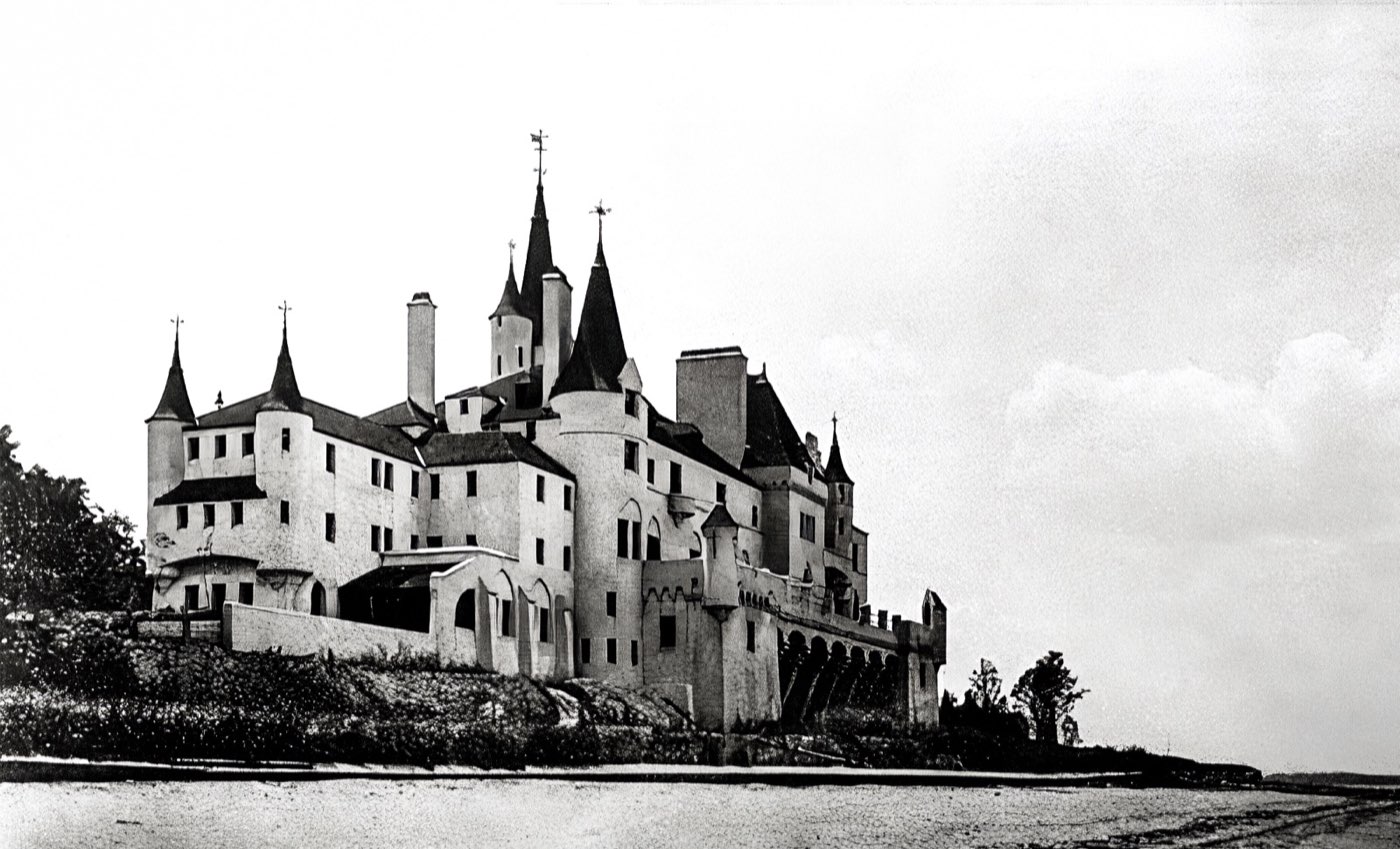 Beacon Towers in 1920 — a vast turreted Gold Coast mansion rising directly from the beach at Sands Point