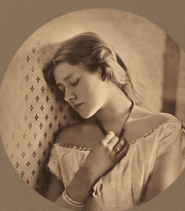 Ellen Terry, aged sixteen · Julia Margaret Cameron, 1864 &mdash; the face of Catherine Linton on the Wuthering Heights family tree